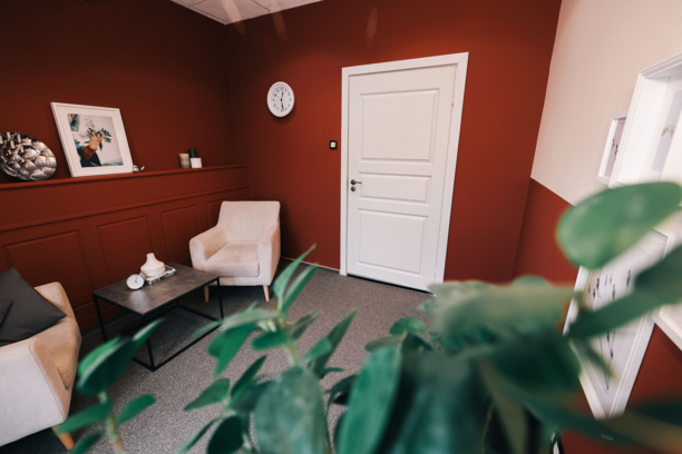 Кабинет №3 - бордовый с 2-мя креслами