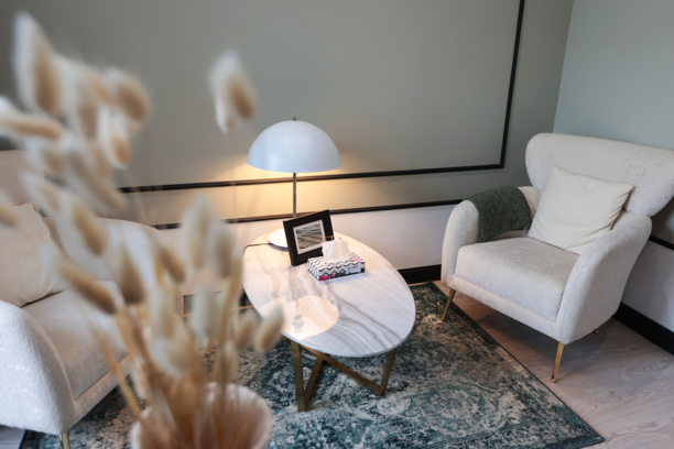 Кабинет №6 - белые кресла